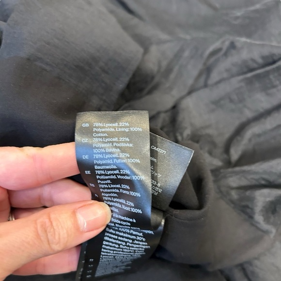 NWT COS black sleeveless bubble hem shift dress size medium Tencel minimalist - Picture 6 of 8